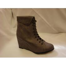 KMB ladies designer boots. Image